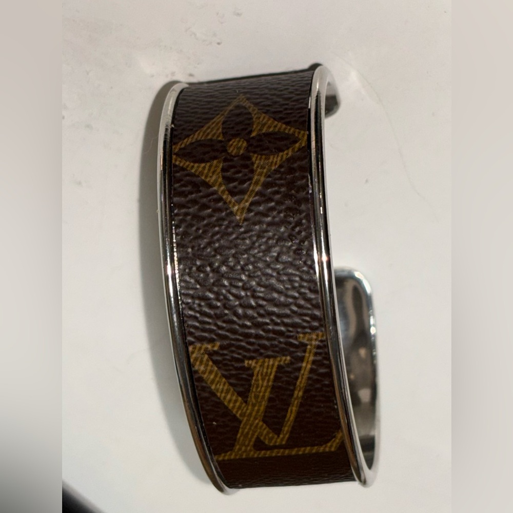 LV monogram cuff bracelet - Picture 7 of 8